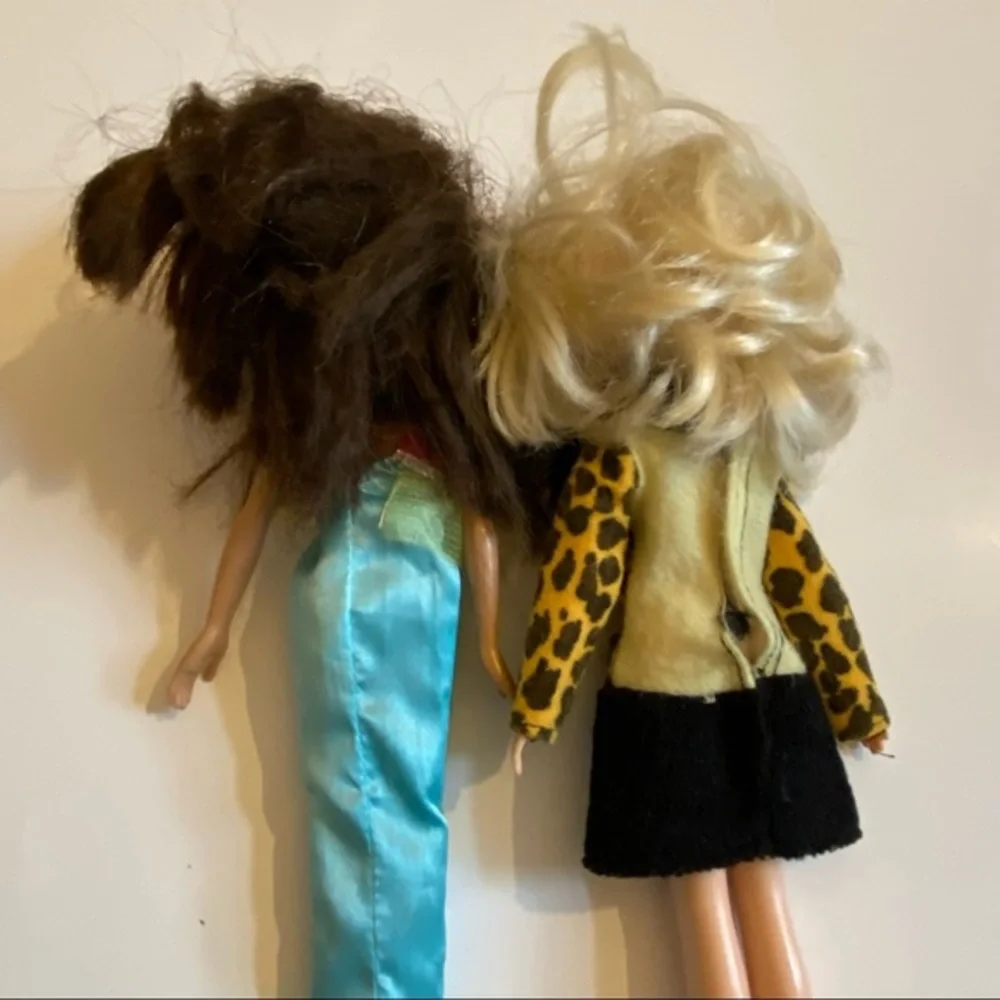 Dolls Comes With Clothes Have‎ No Shoes